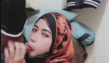 YANTI Hijab Nyedot Sotong.jpg