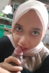 BU Giru HIJAB Ngemut Kontol Di Kantin.jpg