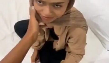 UKHTY Minta Crot Di Mukaa.jpg