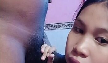 DEWI Ngewe Longdur Crot Mulut.jpeg