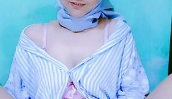 MUNA Hijab Kocok Memek Pakai Jari.jpg