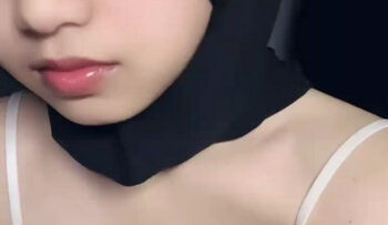 YuKie Hijab Ngocok Pakai Jari.jpg